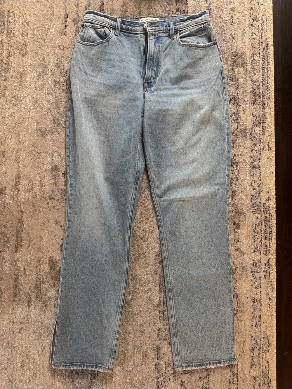 Abercrombie and Fitch Women's The 90s Straight Ultra High Rise Curve Love Jeans